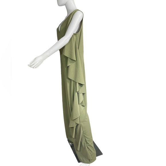 Women’s Green Raffle V Neck Sleeveless Jumpsuit
New - Picture 3 of 6